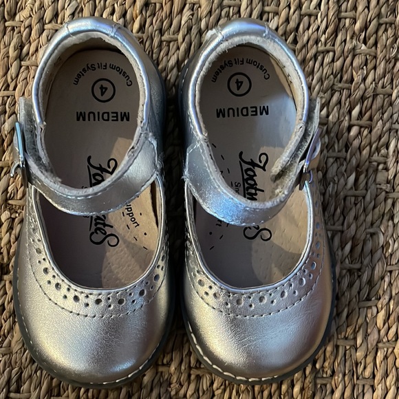 Footmates silver maryjanes - Picture 2 of 4